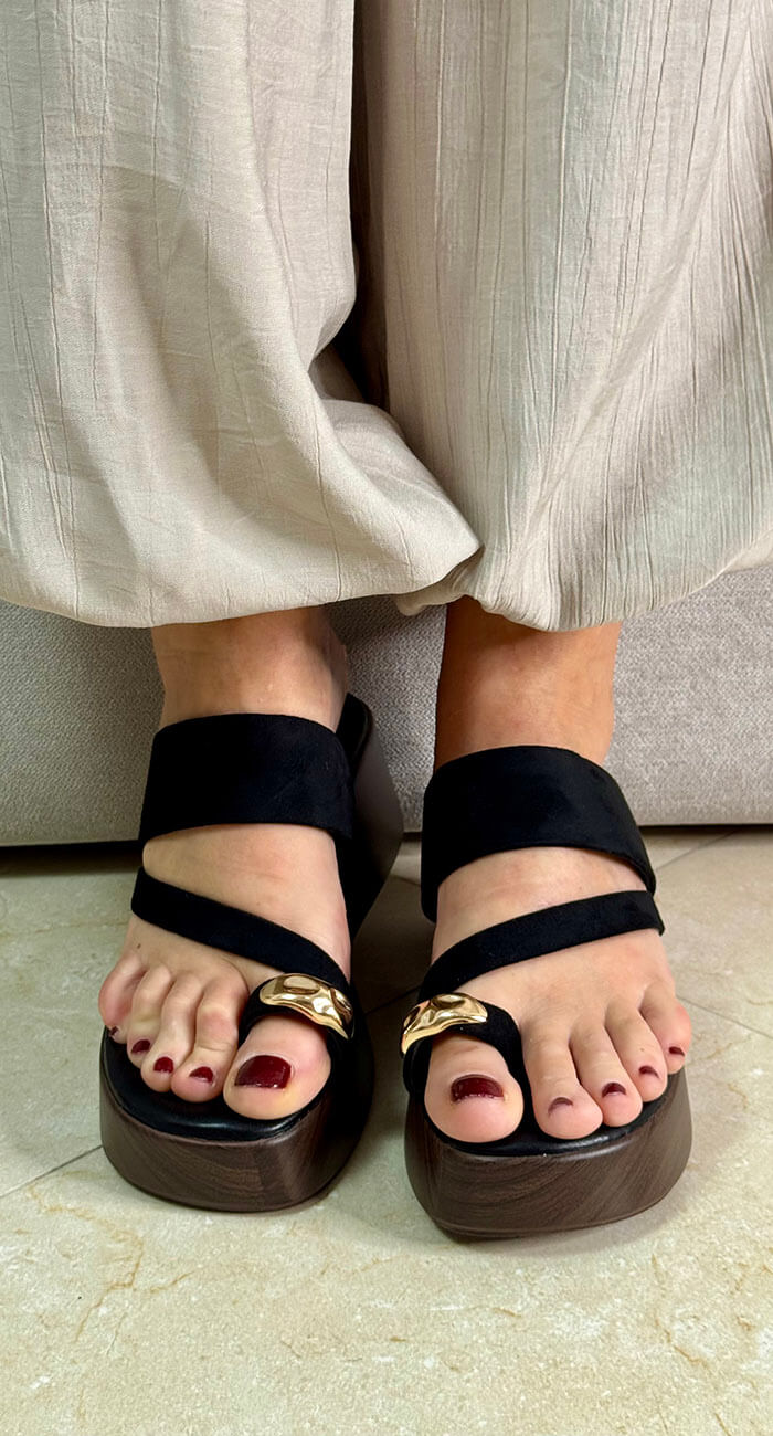 SANDALIA ANILLO PLATAFORMA NEGRO