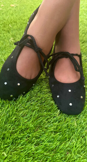 ZAPATO TACÓN MINI TACHAS NEGRO