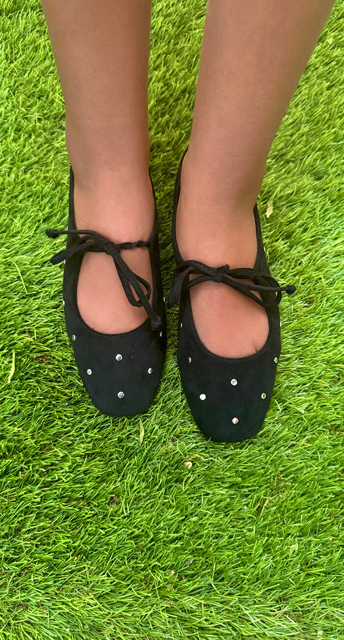 ZAPATO TACÓN MINI TACHAS NEGRO
